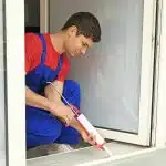 Comment bien isoler une porte d'entrée pour assurer une sécurité optimale